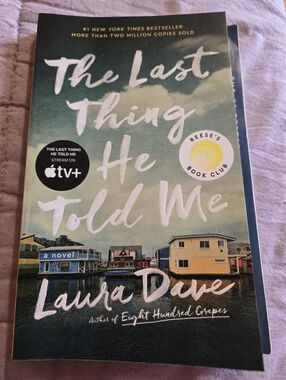 'The Last Thing He Told Me' Paperback Book - Green